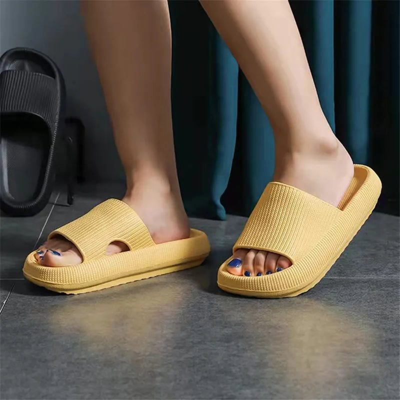 Chinelo nas nuvens confortável, elegância e macies